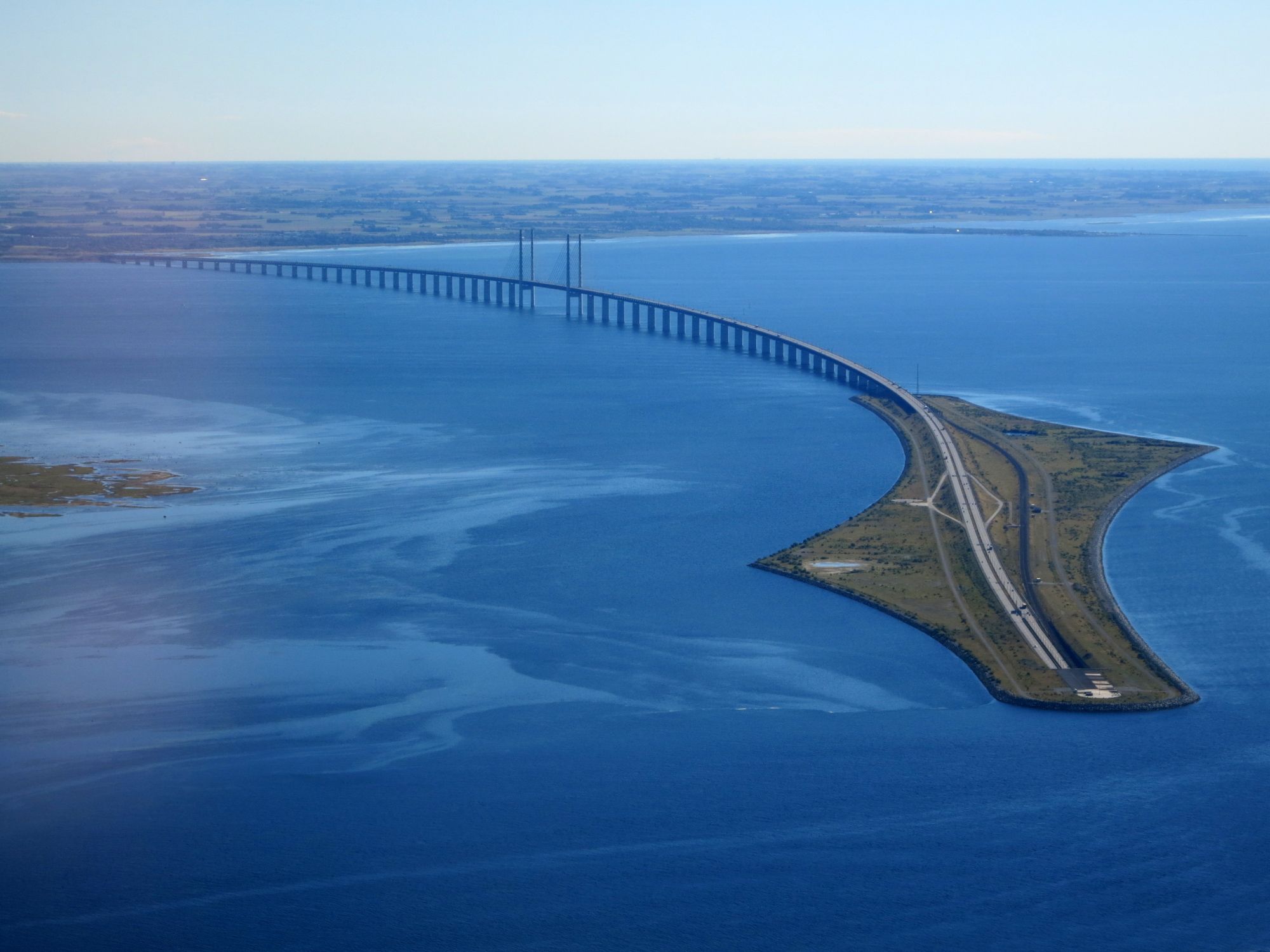 oresund_bridge_from_the_air_in_september_20153512981120922764510.jpg